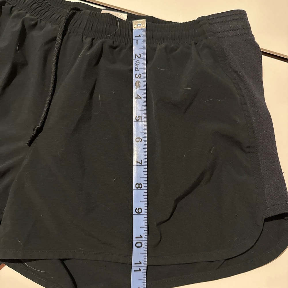 Under Armour Women’s Medium Black Athletic Running Shorts Drawstring Lightweight - Picture 5 of 5